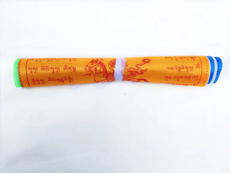 Bandiere di preghiera buddista tibetana