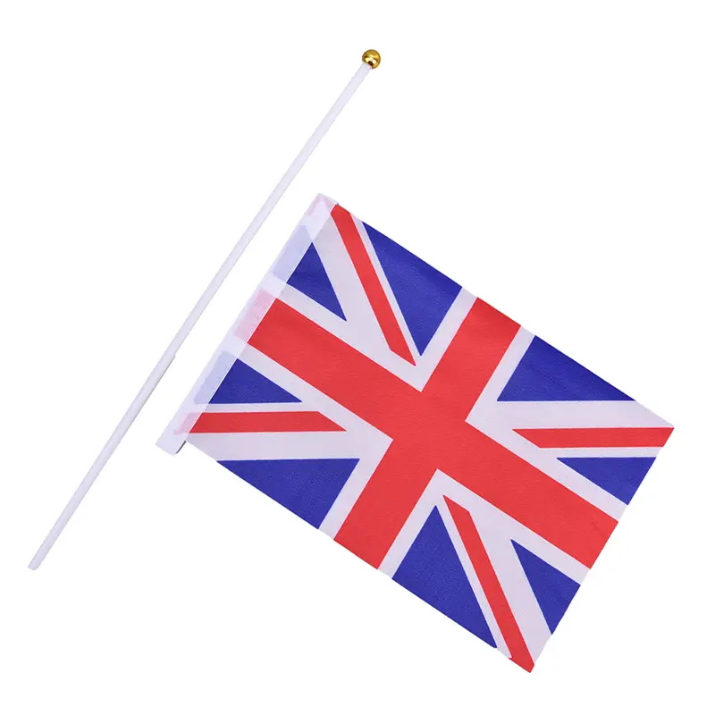 Mano che sventola la bandiera del Regno Unito