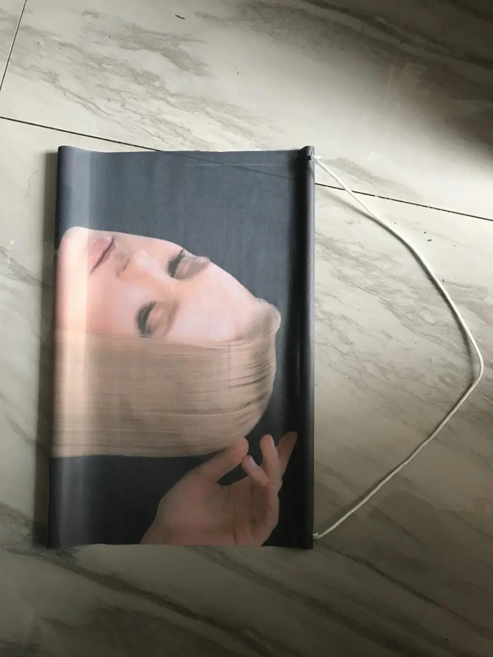 Banner digitale per interni con bastone