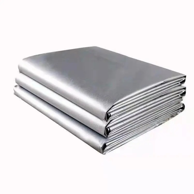 Tessuto in poliestere argento blockout